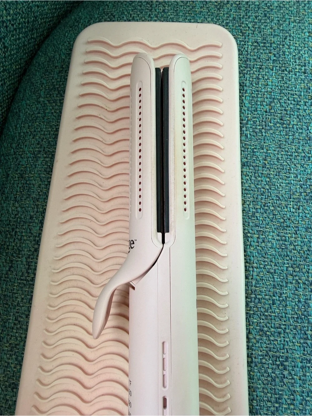 L'ange le duo standard classic Styling Wand in Blush Pink.
